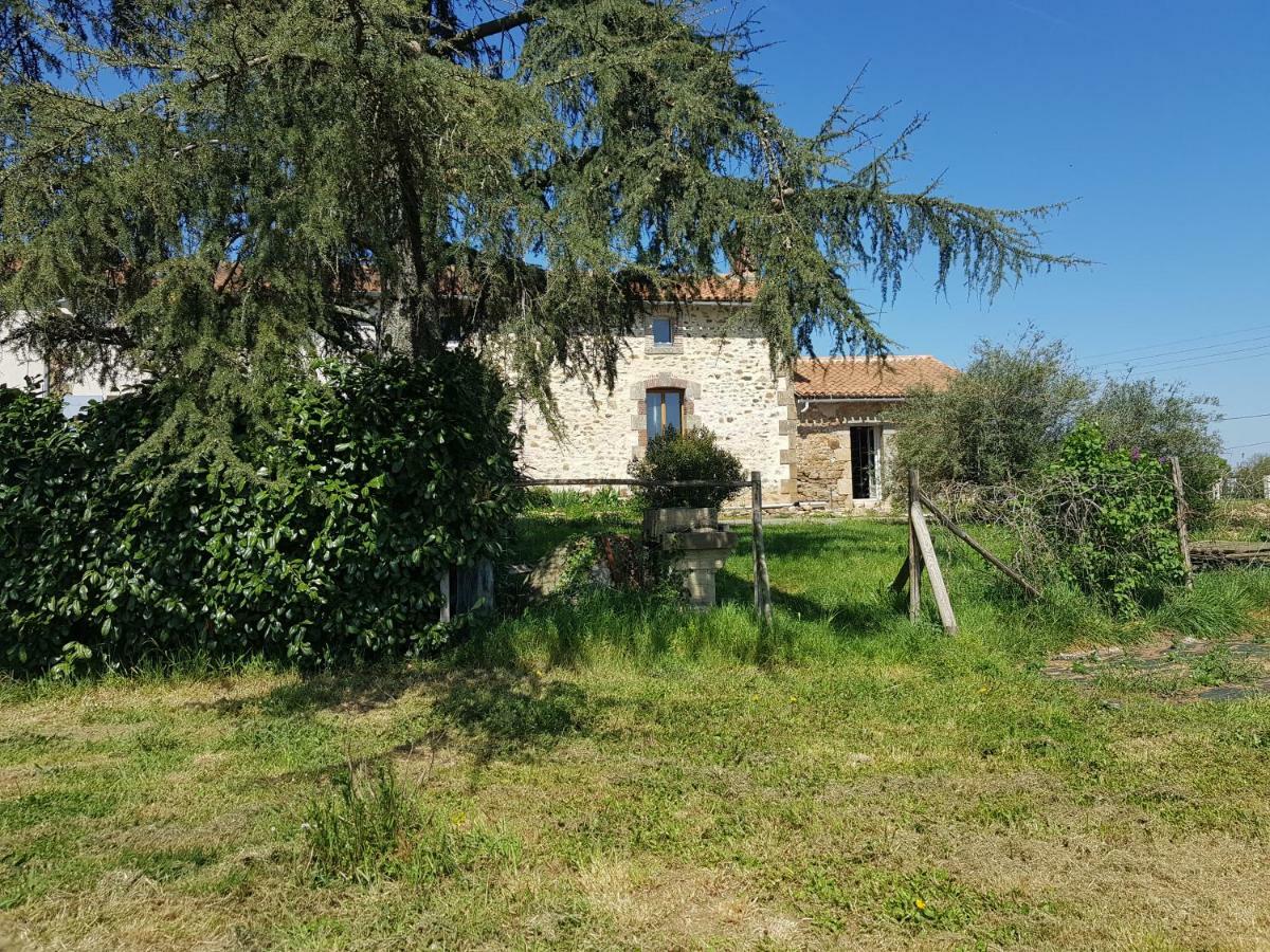 Вилла Le Beugnon La Pommeraie-sur-Sevre Экстерьер фото